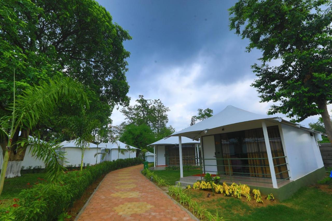 סילבאסה White Feather Resort Kauncha מראה חיצוני תמונה